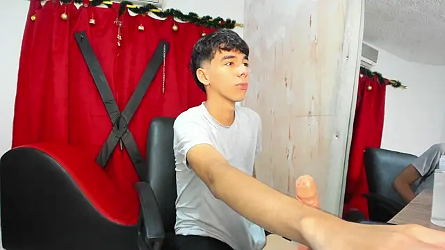 Snapshot of Harry_LatinBoy chatting on December 2024 11:12:02 PM Harry LatinBoy online show from December 2024 11:12:02 PM