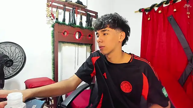 Snapshot of Harry_LatinBoy chatting on December 2024 10:34:02 PM Harry LatinBoy online show from December 2024 10:34:02 PM