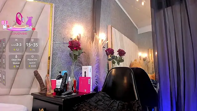 Madison-Diaz online show from December 2025 01:42:01 PM