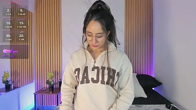 Julia Martinez  online show from February 2026 11:41:01 AM