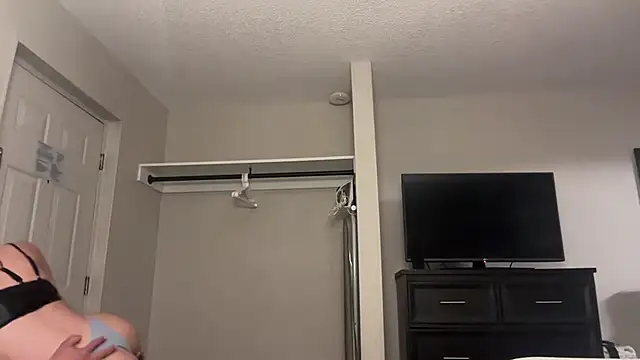 emilyrod01 online show from December 2024 02:05:01 AM