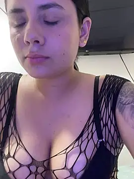 Snapshot of Leyna_Kenet chatting on April 2026 09:27:01 PM Leyna Kenet online show from April 2026 09:27:01 PM