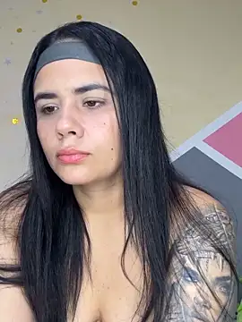 Snapshot of Leyna_Kenet chatting on May 2026 07:15:01 PM Leyna Kenet online show from May 2026 07:15:01 PM