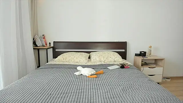 Snapshot of Xloe_Queen chatting on November 2025 09:22:02 AM Xloe Queen online show from November 2025 09:22:02 AM