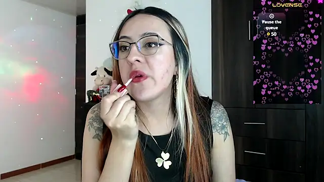 SarahXRusso online show from December 2024 04:40:01 AM