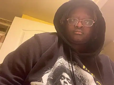 Snapshot of BigKittyRaven chatting on January 2025 04:23:01 AM BigKittyRaven online show from January 2025 04:23:01 AM