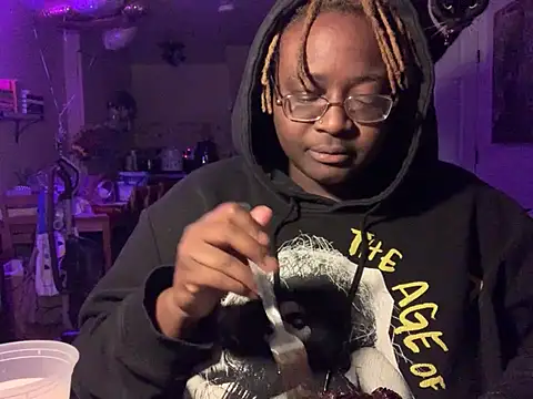 Snapshot of BigKittyRaven chatting on February 2025 04:12:01 AM BigKittyRaven online show from February 2025 04:12:01 AM