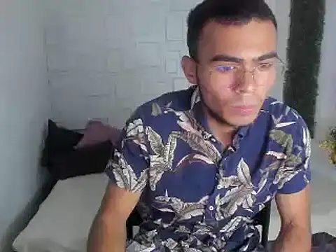 Snapshot of alessandro_2005 chatting on December 2024 09:44:01 PM alessandro 2005 online show from December 2024 09:44:01 PM