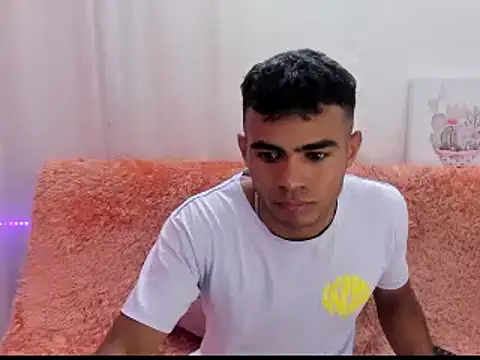 Snapshot of alessandro_2005 chatting on February 2025 12:25:02 AM alessandro 2005 online show from February 2025 12:25:02 AM