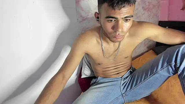 Snapshot of alessandro_2005 chatting on February 2025 10:21:01 PM alessandro 2005 online show from February 2025 10:21:01 PM