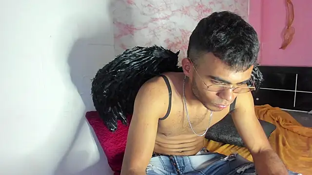 Snapshot of alessandro_2005 chatting on February 2025 11:45:01 PM alessandro 2005 online show from February 2025 11:45:01 PM