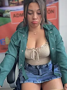 Snapshot of LIZ-06_ chatting on January 2026 01:48:01 PM LIZ-06 online show from January 2026 01:48:01 PM