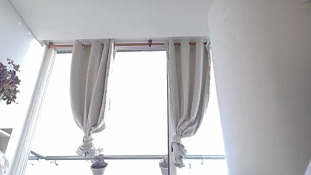 lia  Suummer online show from November 2025 10:08:01 PM