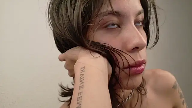 lia  Suummer online show from July 2026 11:07:02 PM