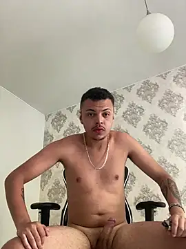 Snapshot of alexxng chatting on January 2025 04:05:01 PM alexxng online show from January 2025 04:05:01 PM