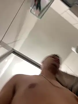 Snapshot of alexxng chatting on January 2025 01:27:01 AM alexxng online show from January 2025 01:27:01 AM