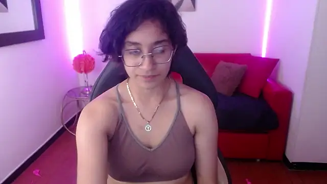 Lili Gomez  online show from February 2025 04:43:01 PM