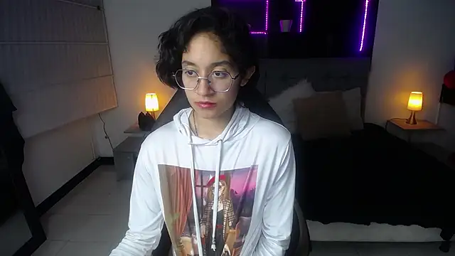 Lili Gomez  online show from March 2025 04:51:02 PM