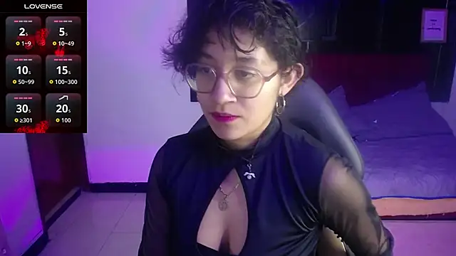 Lili Gomez  online show from October 2025 10:03:02 AM