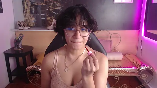 Lili Gomez  online show from November 2025 12:18:01 PM