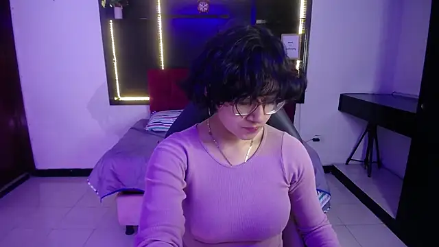 Lili Gomez  online show from November 2025 01:11:02 PM