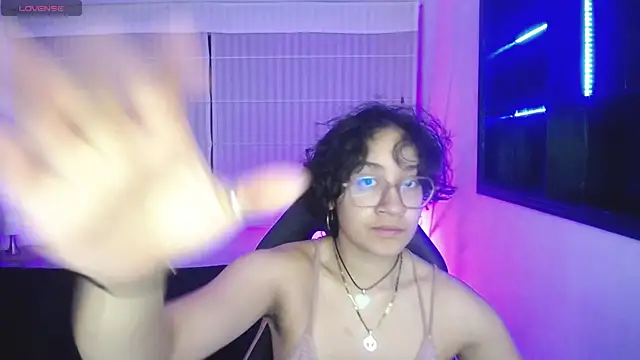 Lili Gomez  online show from November 2025 02:08:01 PM