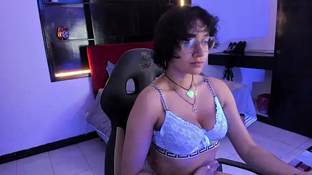 Lili Gomez  online show from December 2025 10:46:02 AM