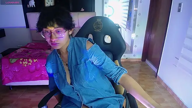 Lili Gomez  online show from January 2026 01:27:02 PM