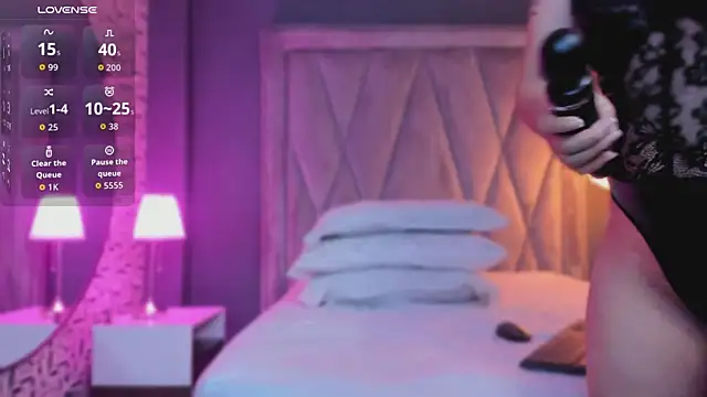 Pamela Johnsonn online show from December 2025 11:15:02 AM