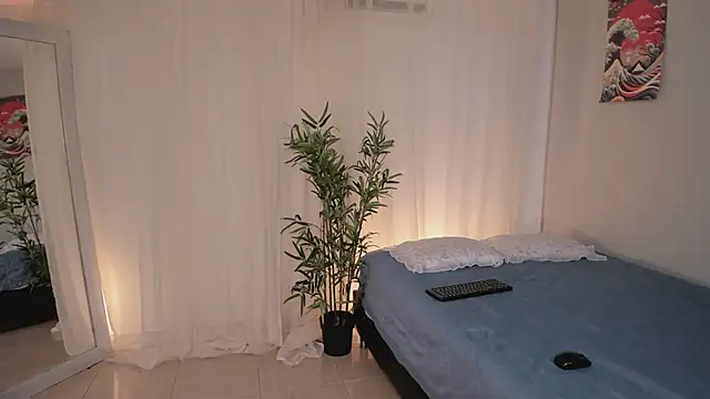 Lia Sweett  online show from June 2026 04:23:01 PM