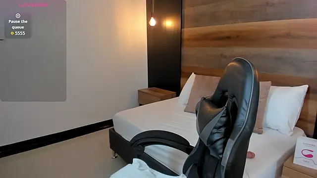 stephanya  online show from November 2025 07:24:01 PM