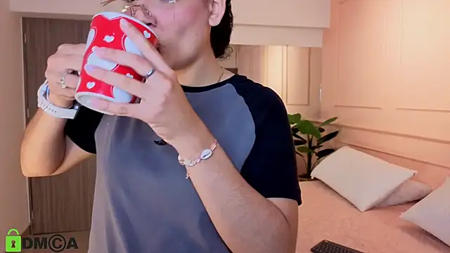 SHARONN     online show from November 2025 03:49:02 AM