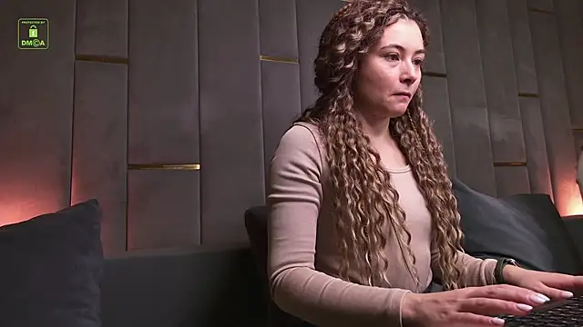 Ishtar Divine online show from December 2025 04:50:01 AM