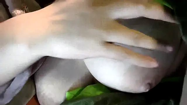 Weiwei5200 online show from December 2025 09:42:01 PM