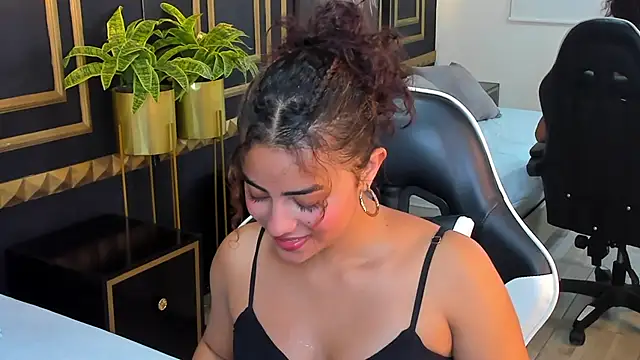 Snapshot of yaya23x chatting on February 2025 07:38:01 PM yaya23x online show from February 2025 07:38:01 PM