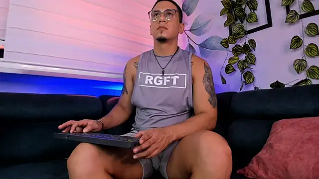 Snapshot of JoshMillerr_ chatting on May 2026 06:59:01 PM JoshMillerr online show from May 2026 06:59:01 PM