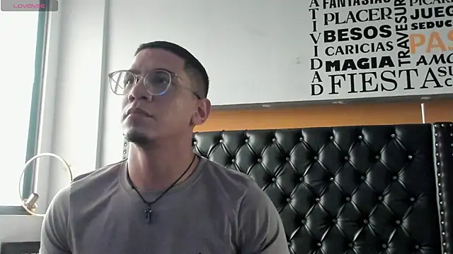 Snapshot of JoshMillerr_ chatting on May 2026 06:59:01 PM JoshMillerr online show from May 2026 06:59:01 PM