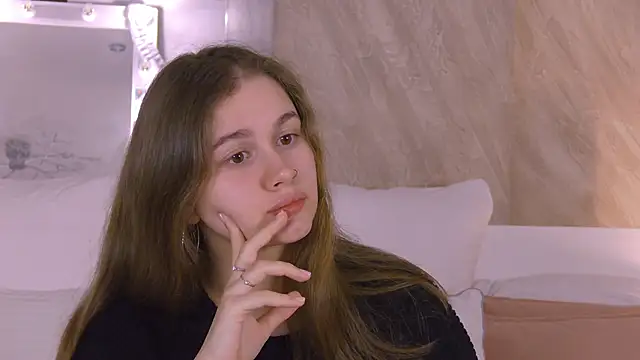 EllieHayes online show from March 2026 01:12:02 AM