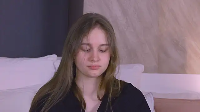 EllieHayes online show from April 2026 10:07:02 PM