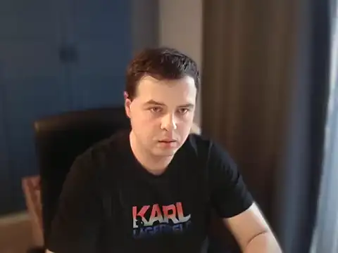 Snapshot of CuteMan33 chatting on November 2025 01:43:01 PM CuteMan33 online show from November 2025 01:43:01 PM