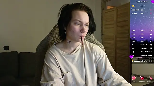 esajukyy online show from February 2026 03:11:02 PM