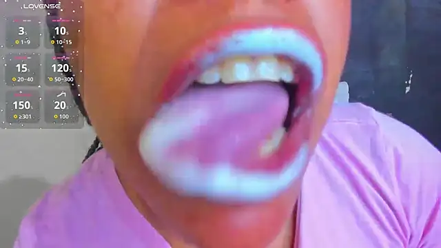 KamariaFyre online show from October 2025 10:19:02 PM