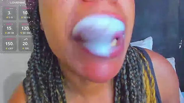 KamariaFyre online show from October 2025 01:56:01 PM