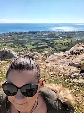 Samira-Summer online show from February 2026 10:25:01 AM