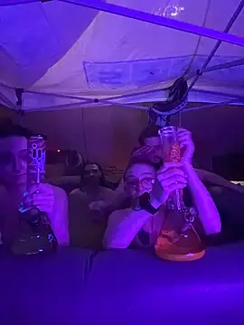 Snapshot of Stonermama666420 chatting on March 2026 07:15:01 AM Stonermama666420 online show from March 2026 07:15:01 AM