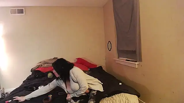 Snapshot of DripDropNLiqour chatting on March 2026 05:02:01 AM DripDropNLiqour online show from March 2026 05:02:01 AM