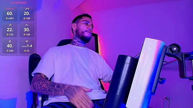 Junihn0 online show from December 2025 06:58:02 PM