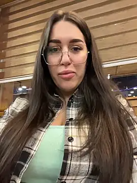 VikiDemi online show from December 2025 03:42:01 PM