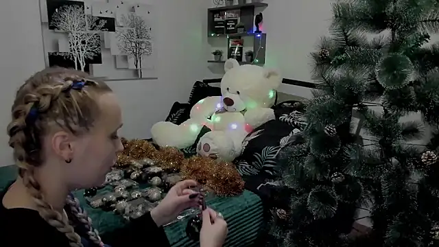 LinaTruly online show from December 2024 07:14:02 PM