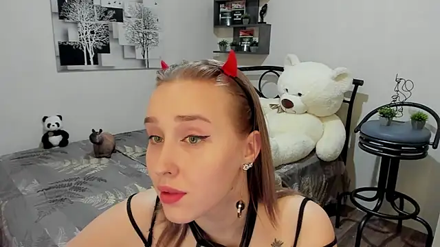 LinaTruly online show from March 2025 12:10:01 AM